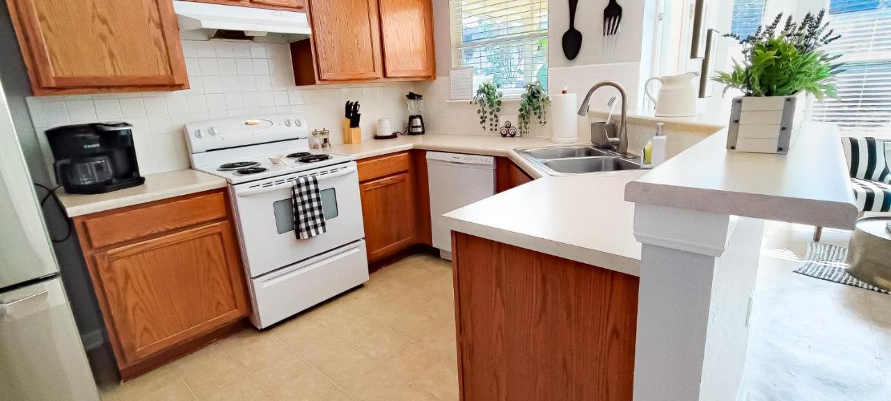 Gorgeous Home- Close To Lackland Afb- Centrally Located
