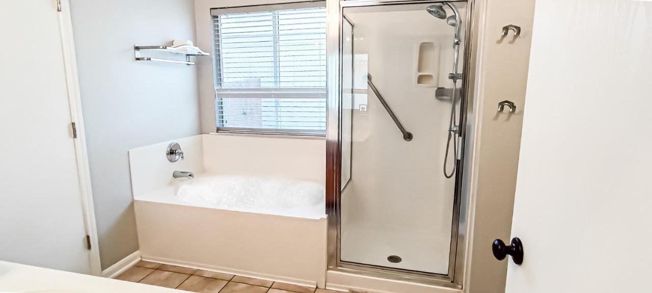 Gorgeous Home- Close To Lackland Afb- Centrally Located *