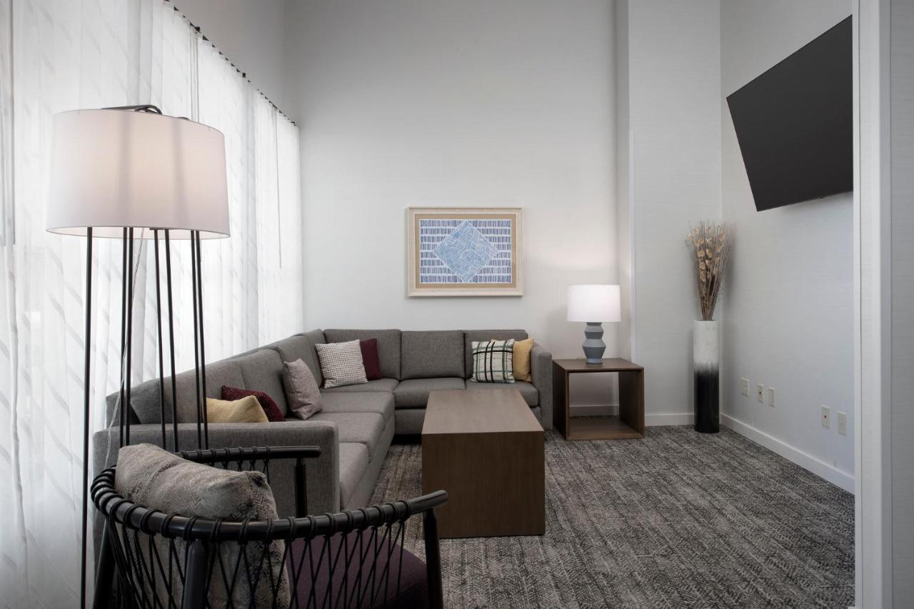Staybridge Airport By Ihg Hotel
