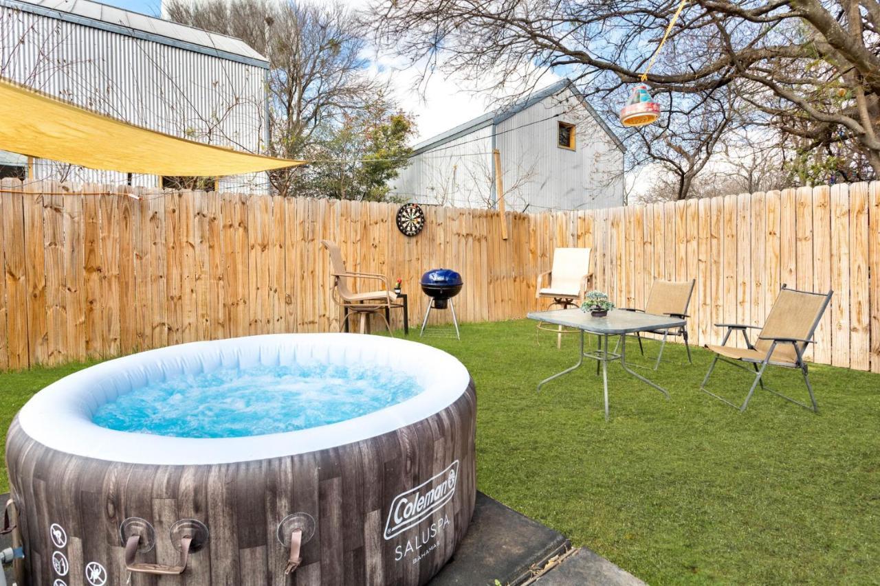 Spacious Lux 3br 3ba W 12 Arcade Games & Hottub- W Private Garage & Private Backyard Holiday home San Antonio