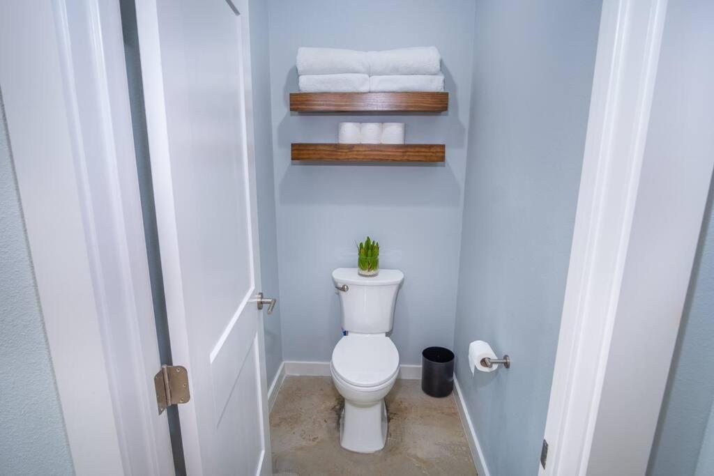 Downtown Modern Farmhouse-pool- Sleeps 12 Holiday home San Antonio