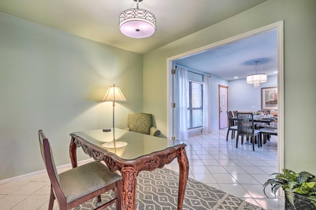 Lovely About 13 Mi To Downtown! Holiday home *