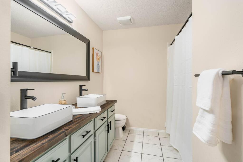 3b W Pool, Bbq, Firepit, Yard Games, Gym Villa