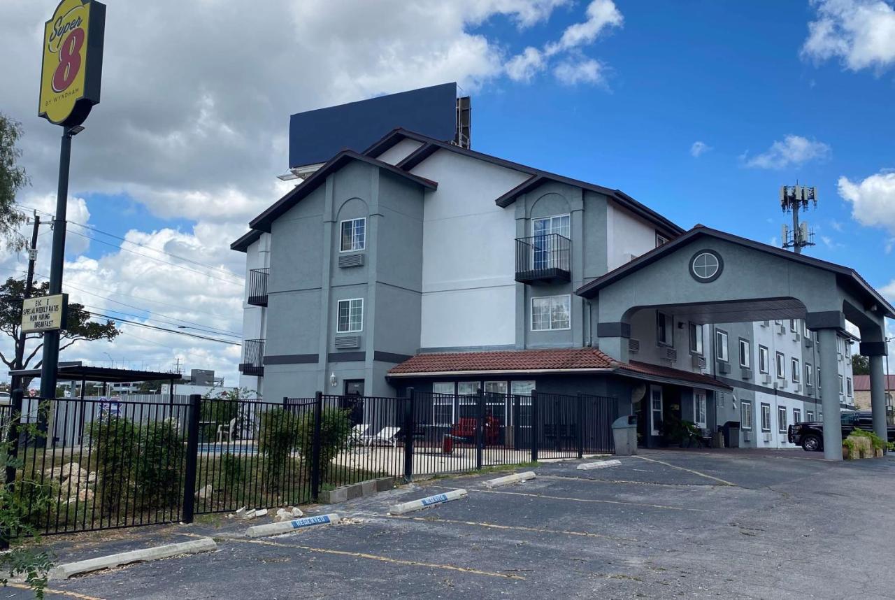 Hotel Super 8 By Wyndham San Antonio/fiesta