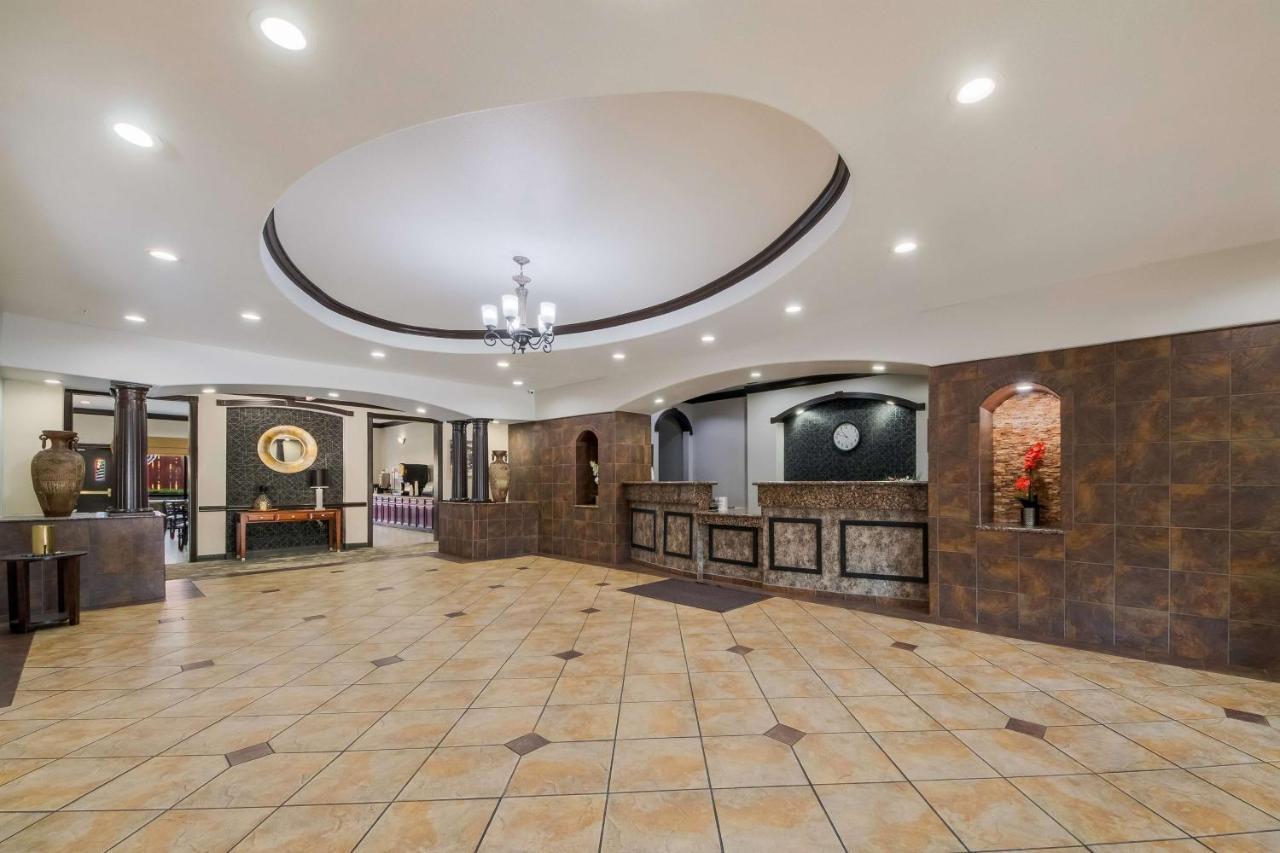 Hotel Surestay By Western Near Seaworld
