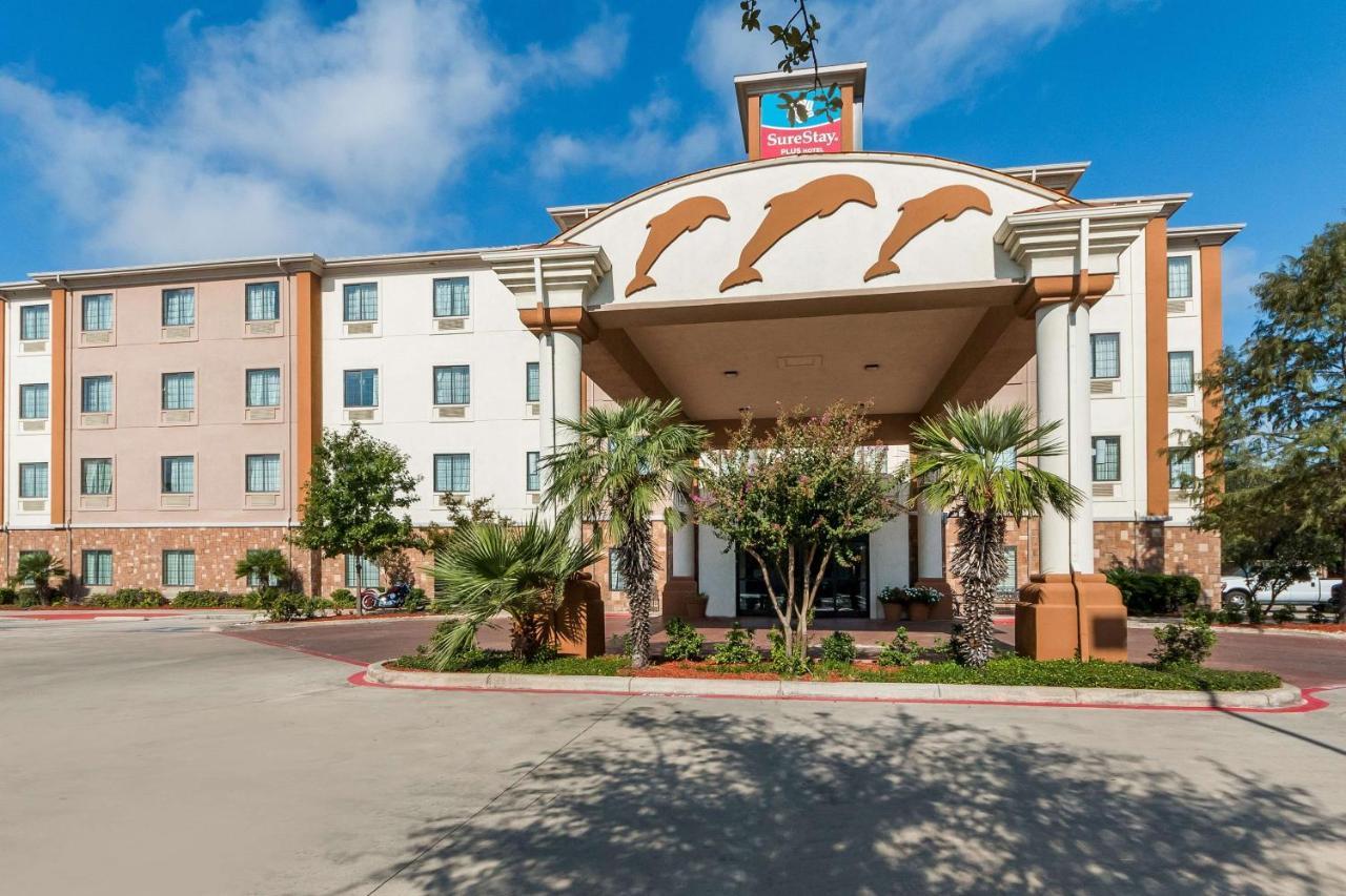 Surestay By Western Near Seaworld Hotel 3*