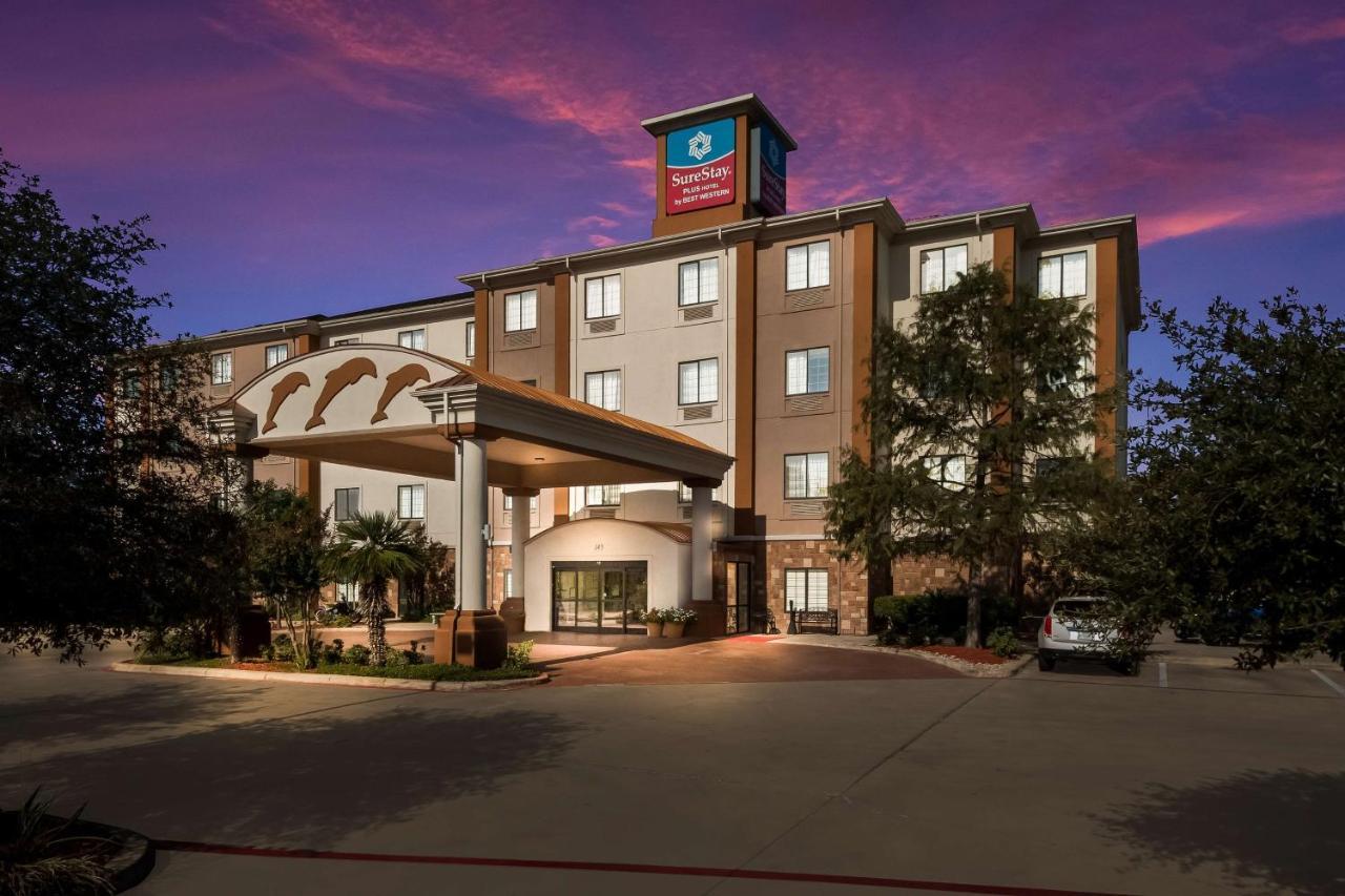 Surestay By Western Near Seaworld Hotel 3*