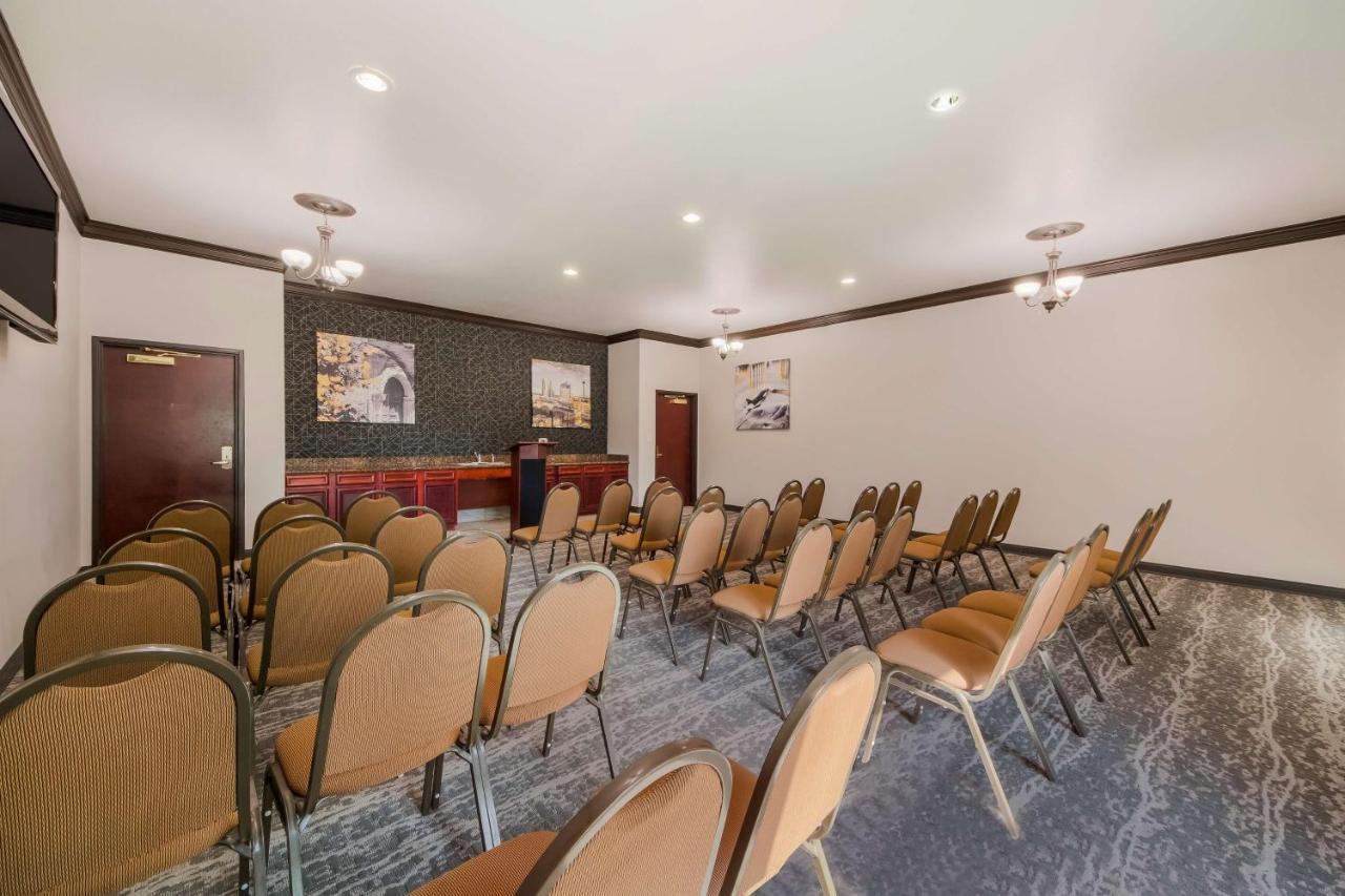 Hotel Surestay By Western Near Seaworld 3*
