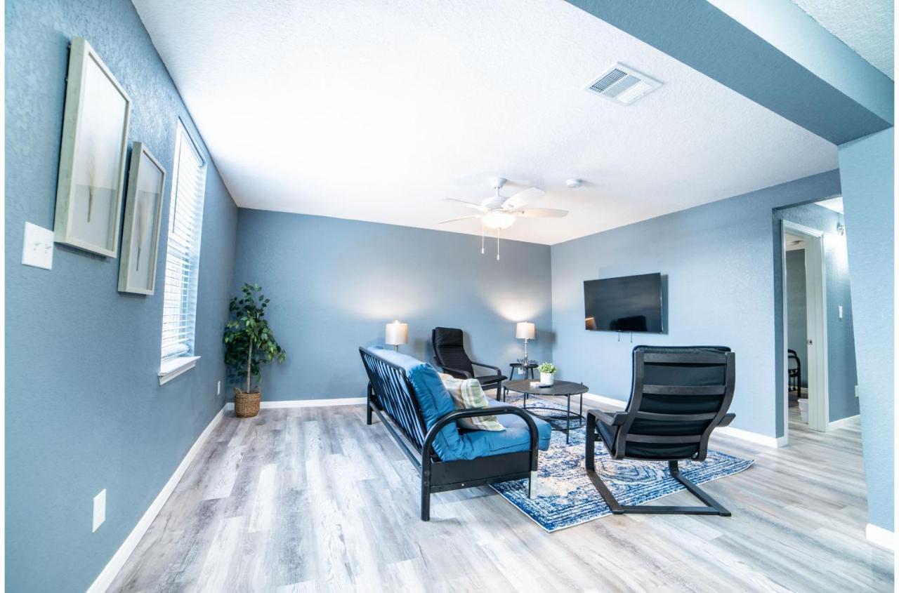 Fascinating 2br1ba Near Festive Dt And Riverwalk *