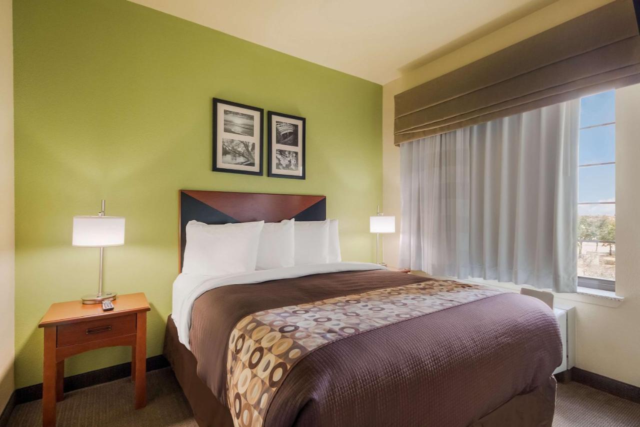 Surestay By Western Near Seaworld Hotel San Antonio