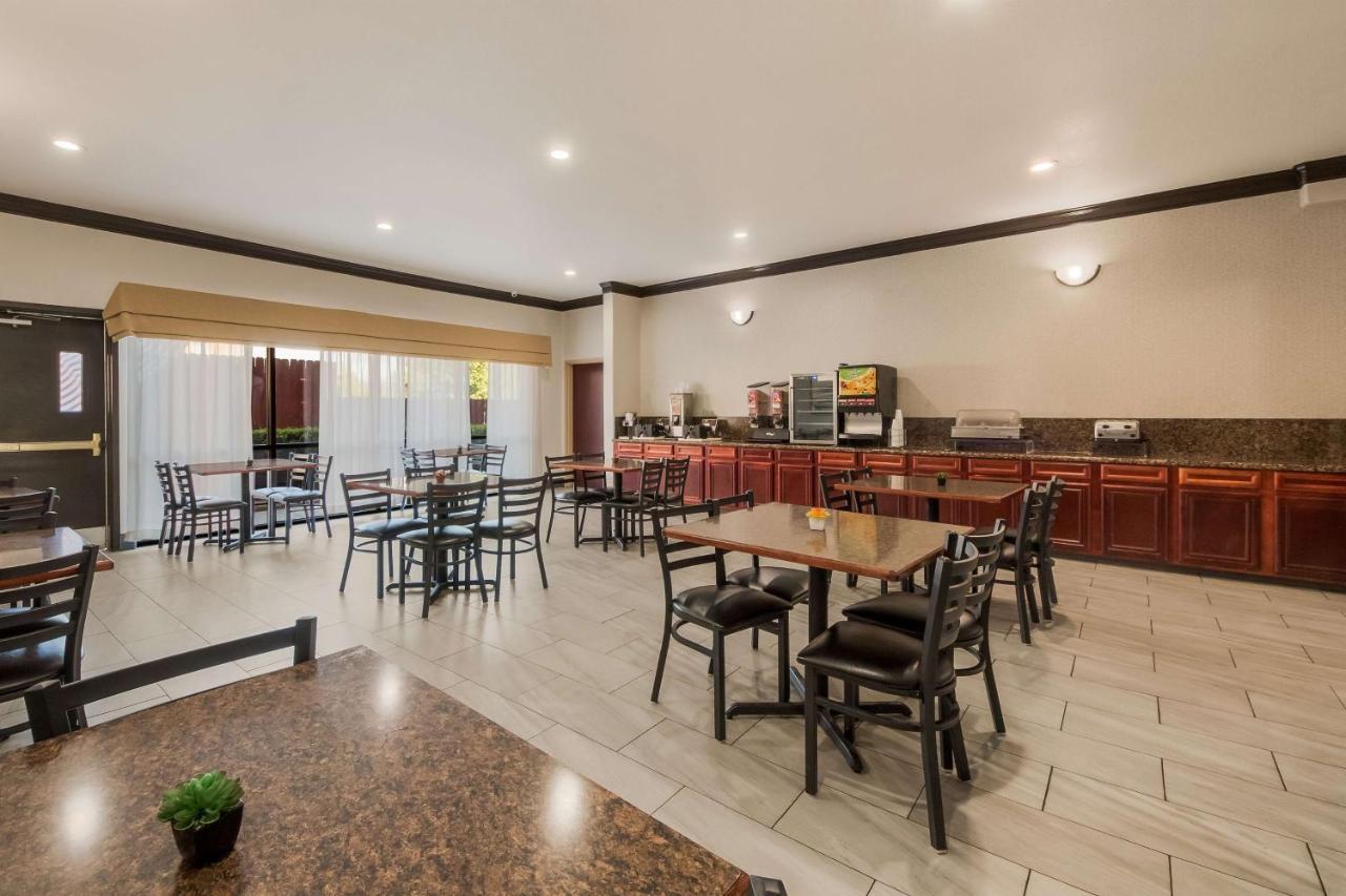 Hotel Surestay By Western Near Seaworld 3*