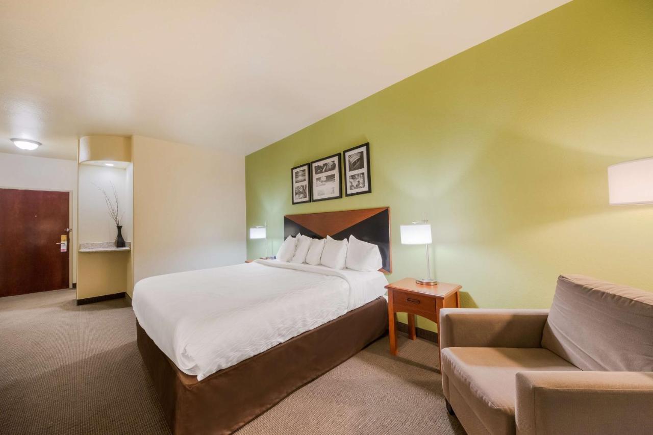 Hotel Surestay By Western Near Seaworld 3*