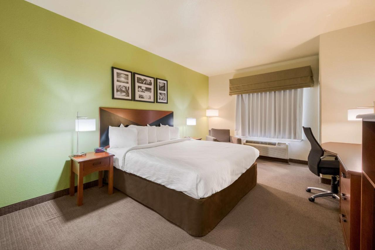Surestay By Western Near Seaworld Hotel 3*