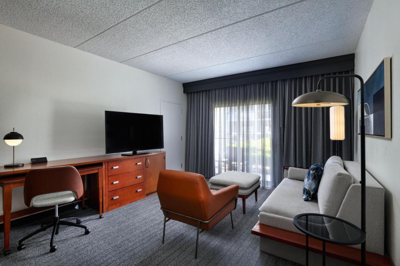 Courtyard By Marriott Downtown 3*