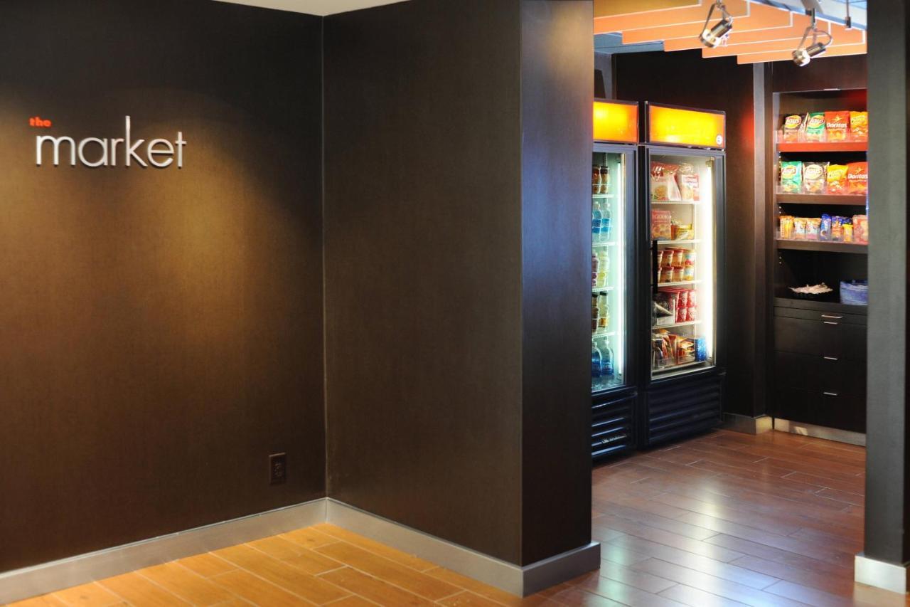 Courtyard By Marriott Downtown Hotel