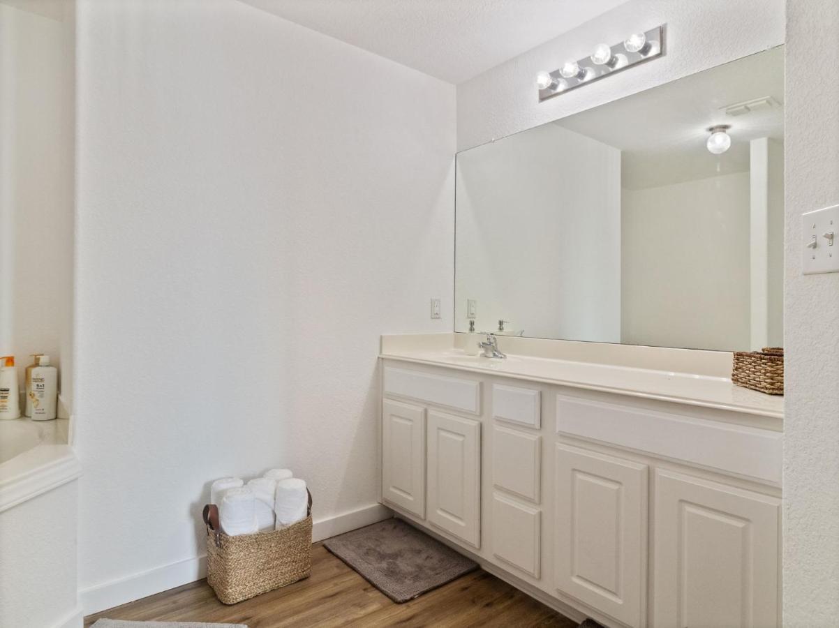 Newly Remodeled Family Close To Seaworld