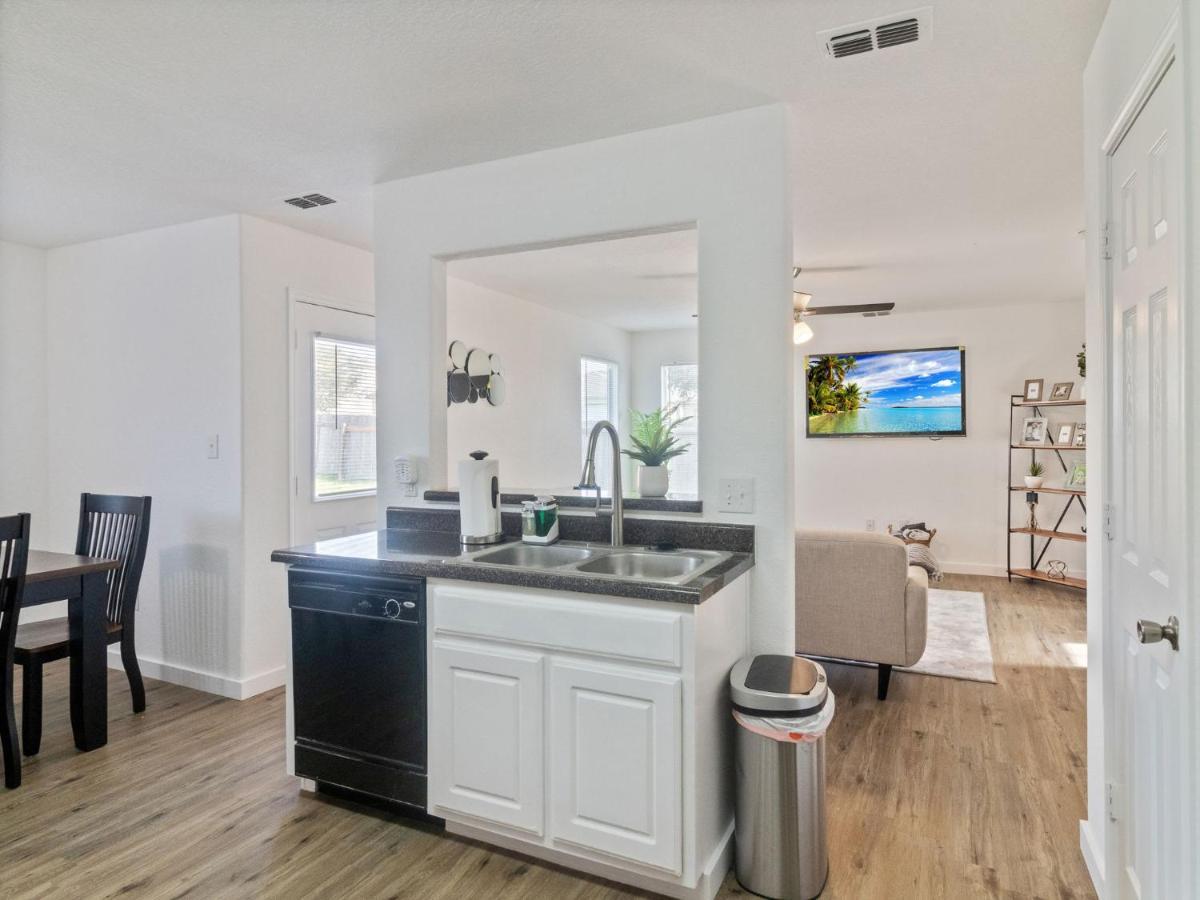 Newly Remodeled Family Close To Seaworld Holiday home