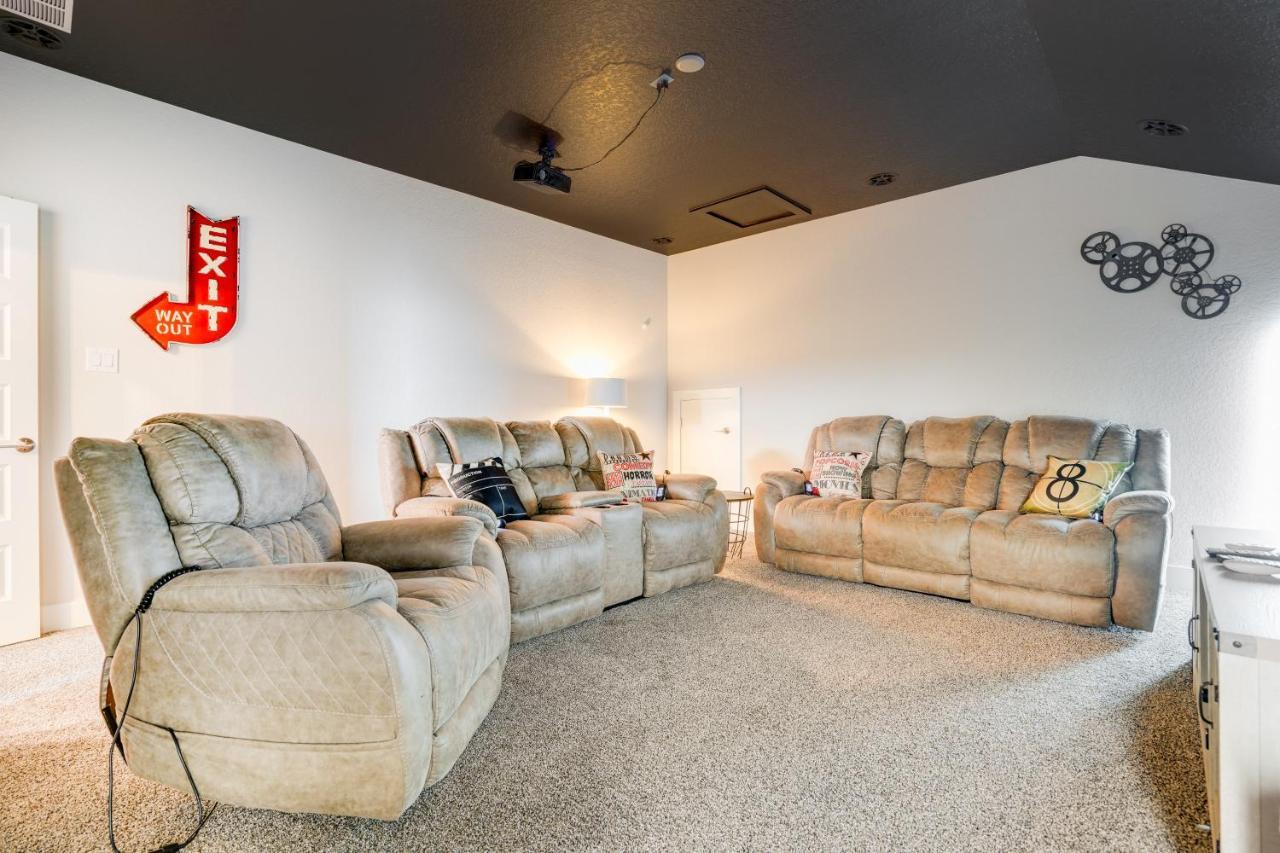 Spacious 4 Mi To Seaworld! Holiday home