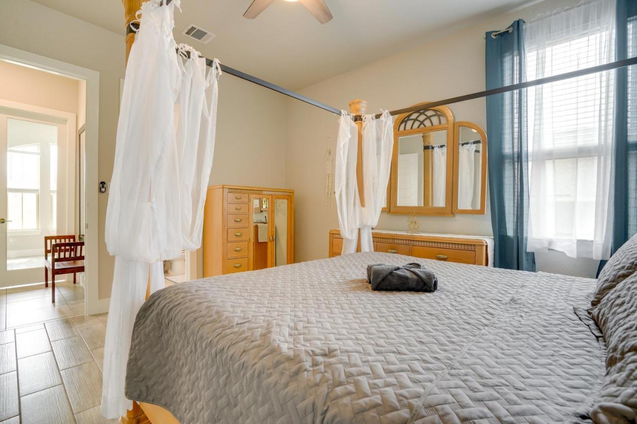 Spacious 4 Mi To Seaworld! Holiday home