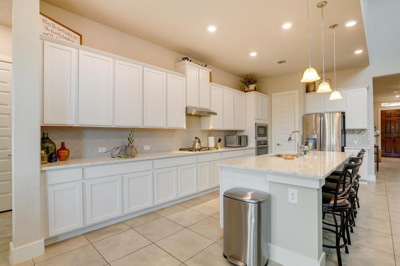 Spacious 4 Mi To Seaworld! Holiday home San Antonio