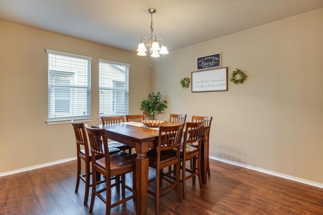 Vacation With Patio Near Seaworld