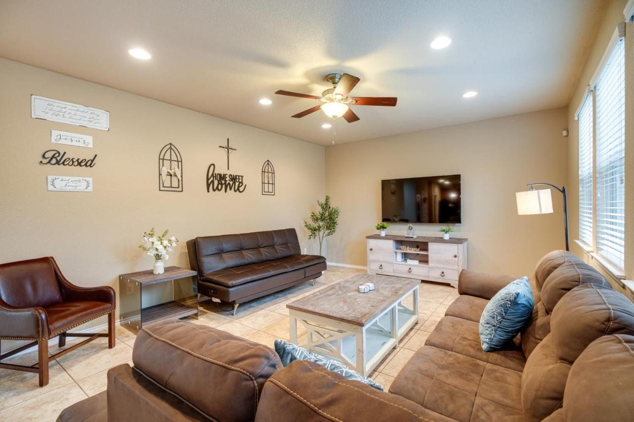 Vacation With Patio Near Seaworld Holiday home San Antonio
