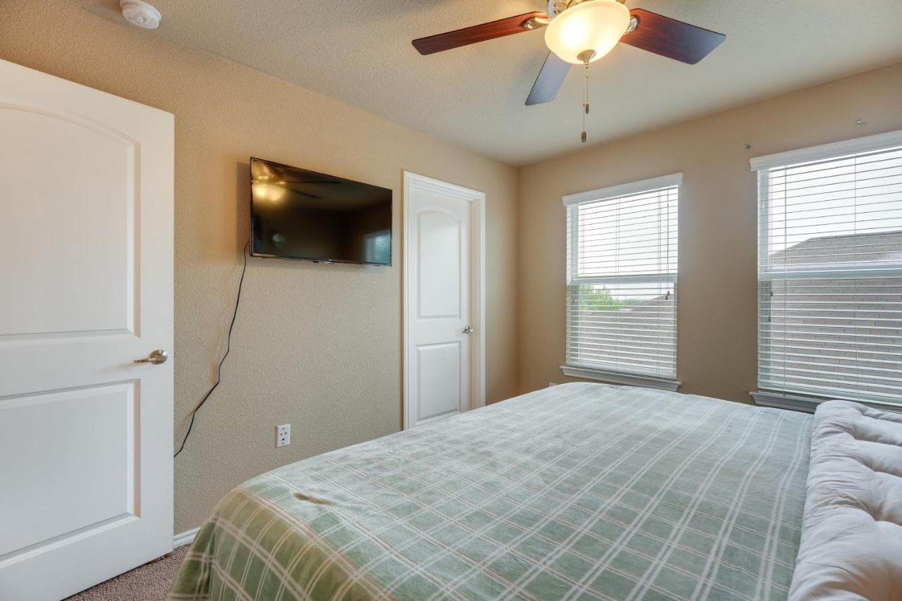 Vacation With Patio Near Seaworld San Antonio