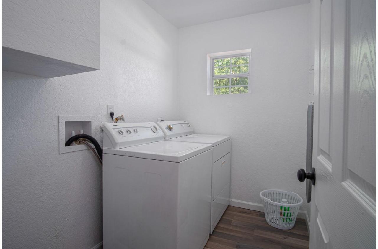 Holiday home Charming 4br2ba Only 5 Mins Downtown Riverwalk *
