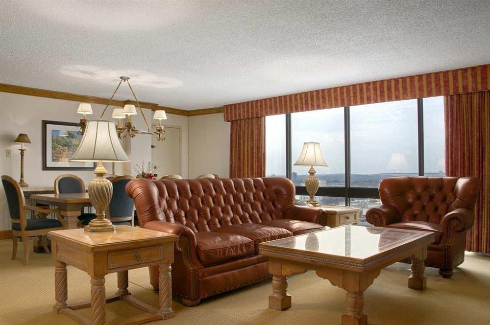 Doubletree By Hilton Airport Hotel 3*