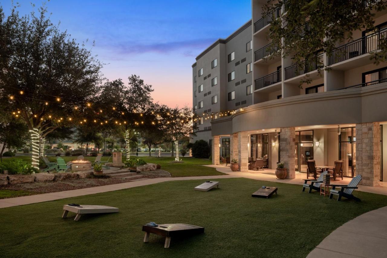 Courtyard By Marriott Six Flags At The Rim Hotel