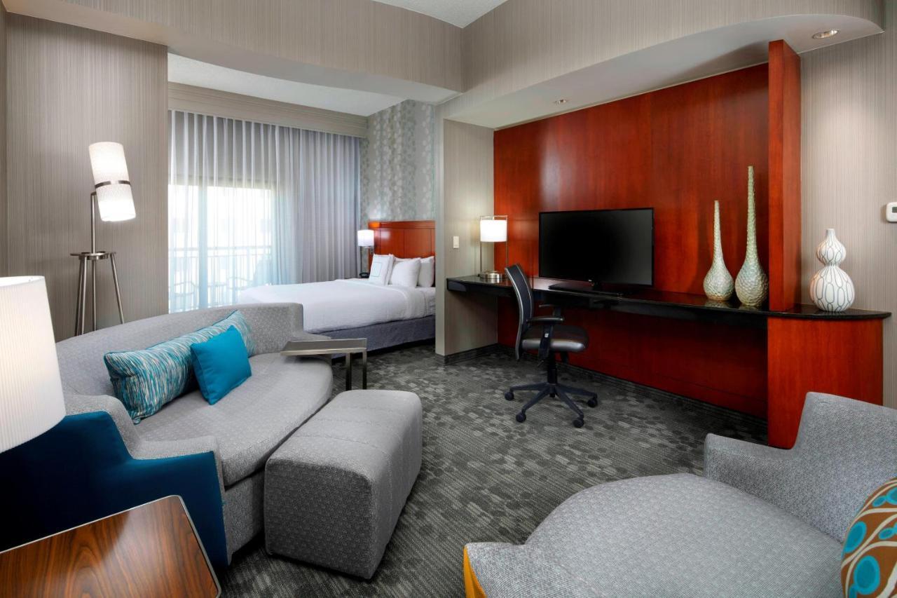 Courtyard By Marriott Six Flags At The Rim