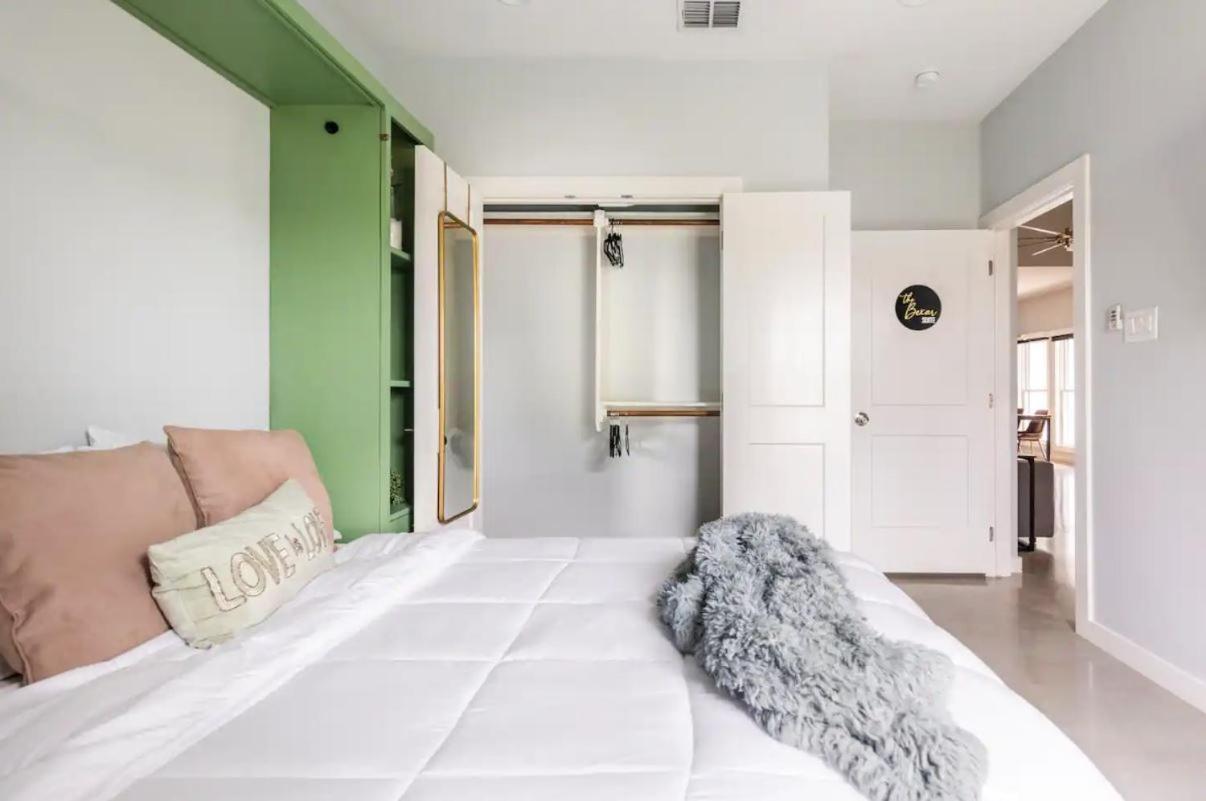 Downtown Modern Farmhouse-pool- Sleeps 12 Holiday home *