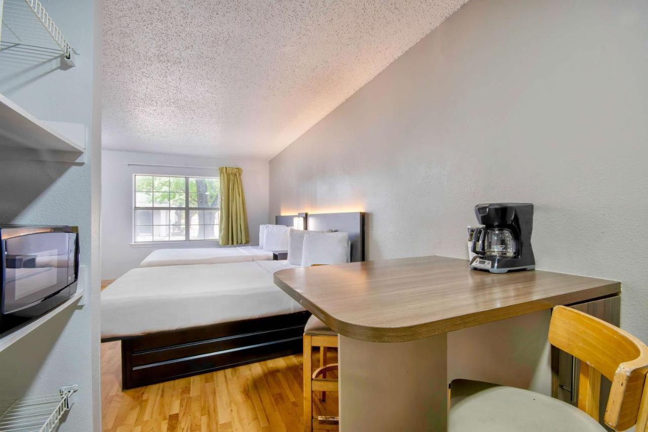 6-san Antonio, Tx - Six Flags Hotel