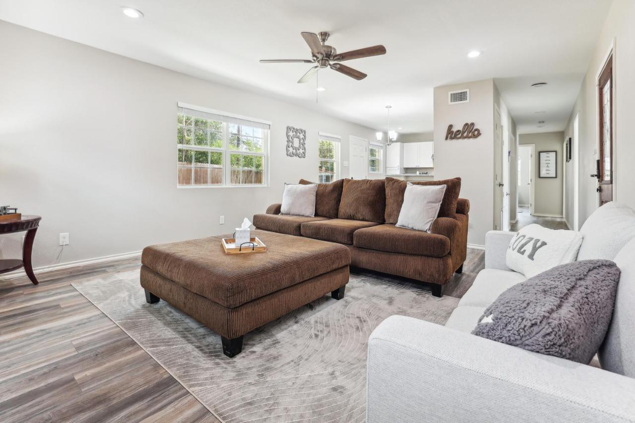 Holiday home Spacious Retreat With Private Patio! San Antonio