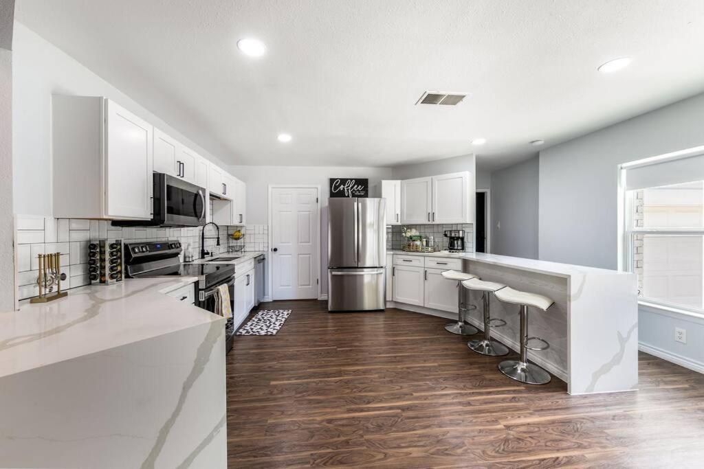 Elite Retreat At La Cantera, 6 Flags, The Rim, Utsa, Seaworld - Casa Glam Sa Holiday home San Antonio