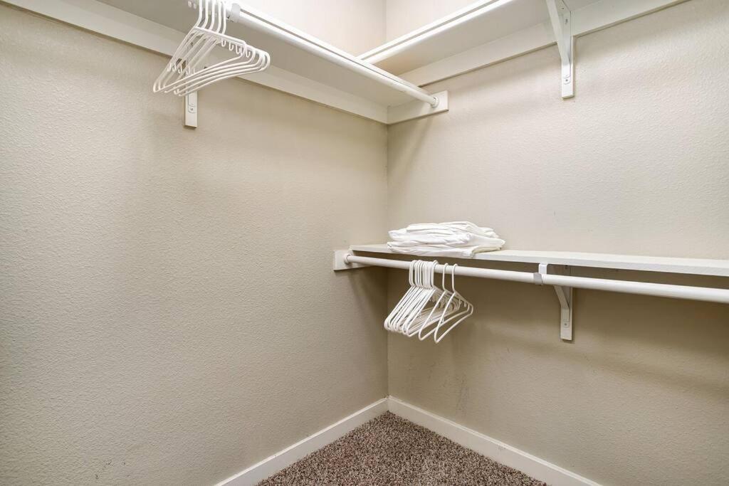 Private 2br Apt Downtown By Riverwalk *