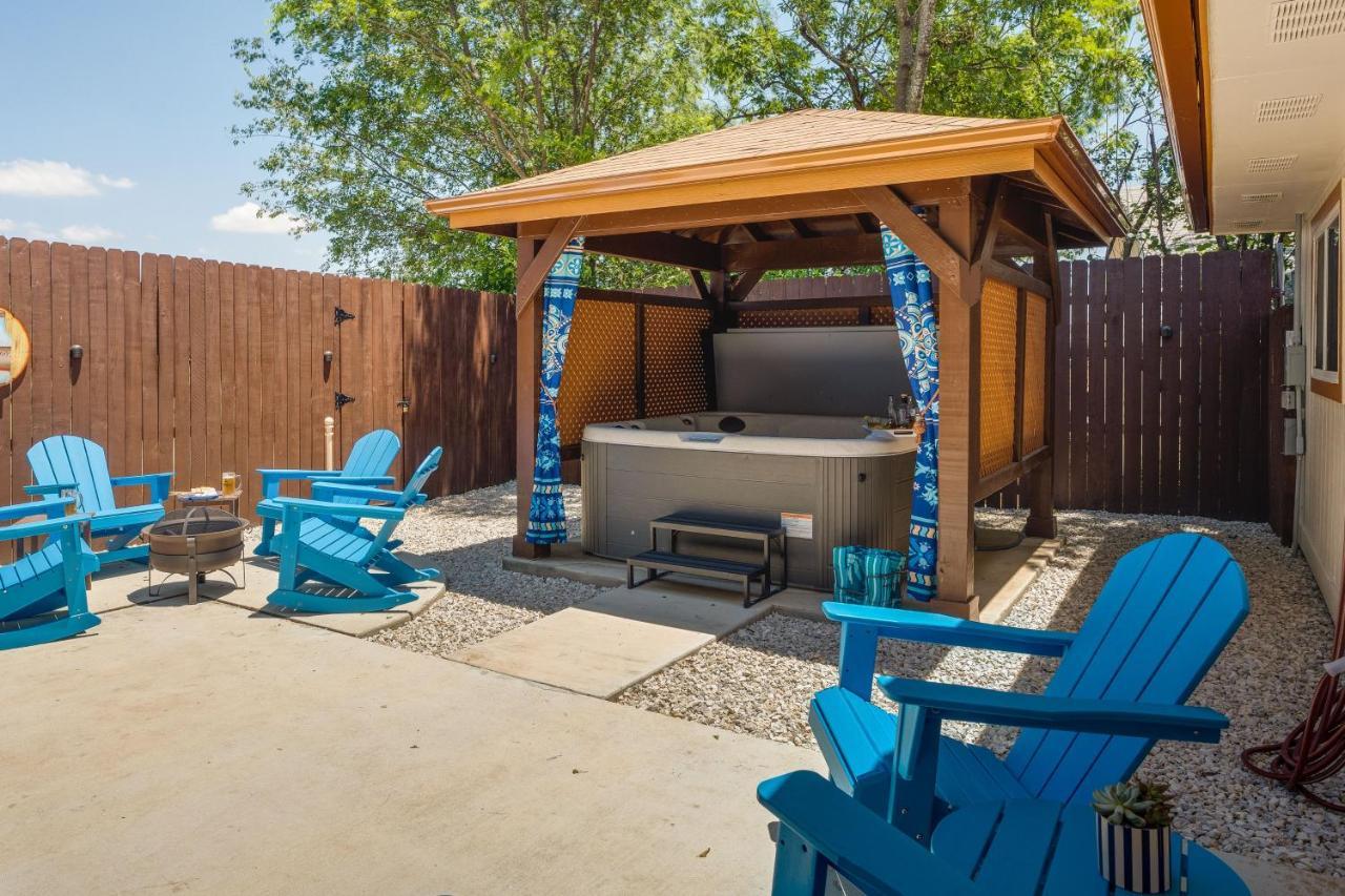 With Private Hot Tub Pet Friendly! San Antonio