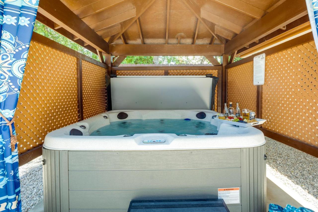 With Private Hot Tub Pet Friendly!