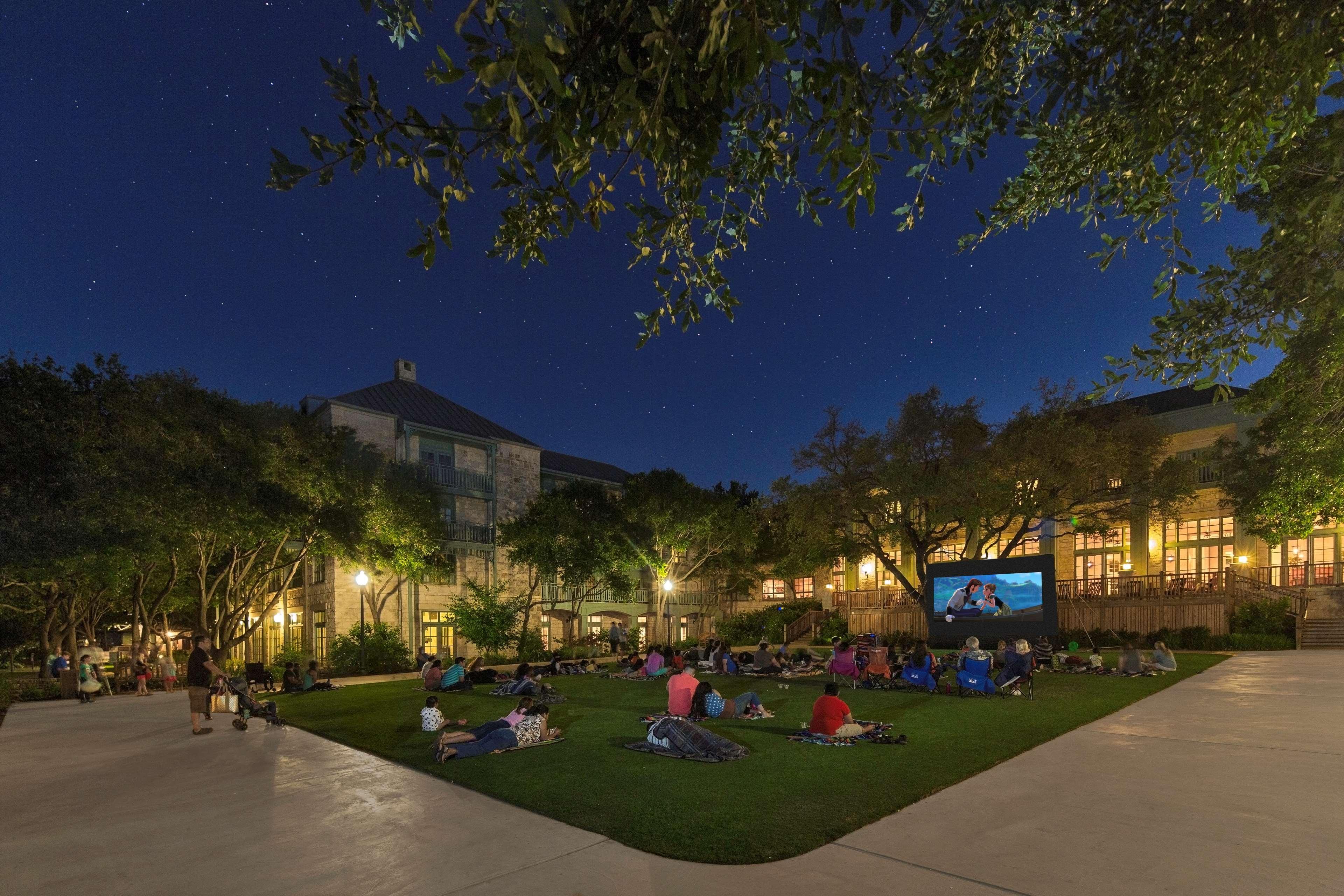 Hyatt Regency Hill Country & 4*