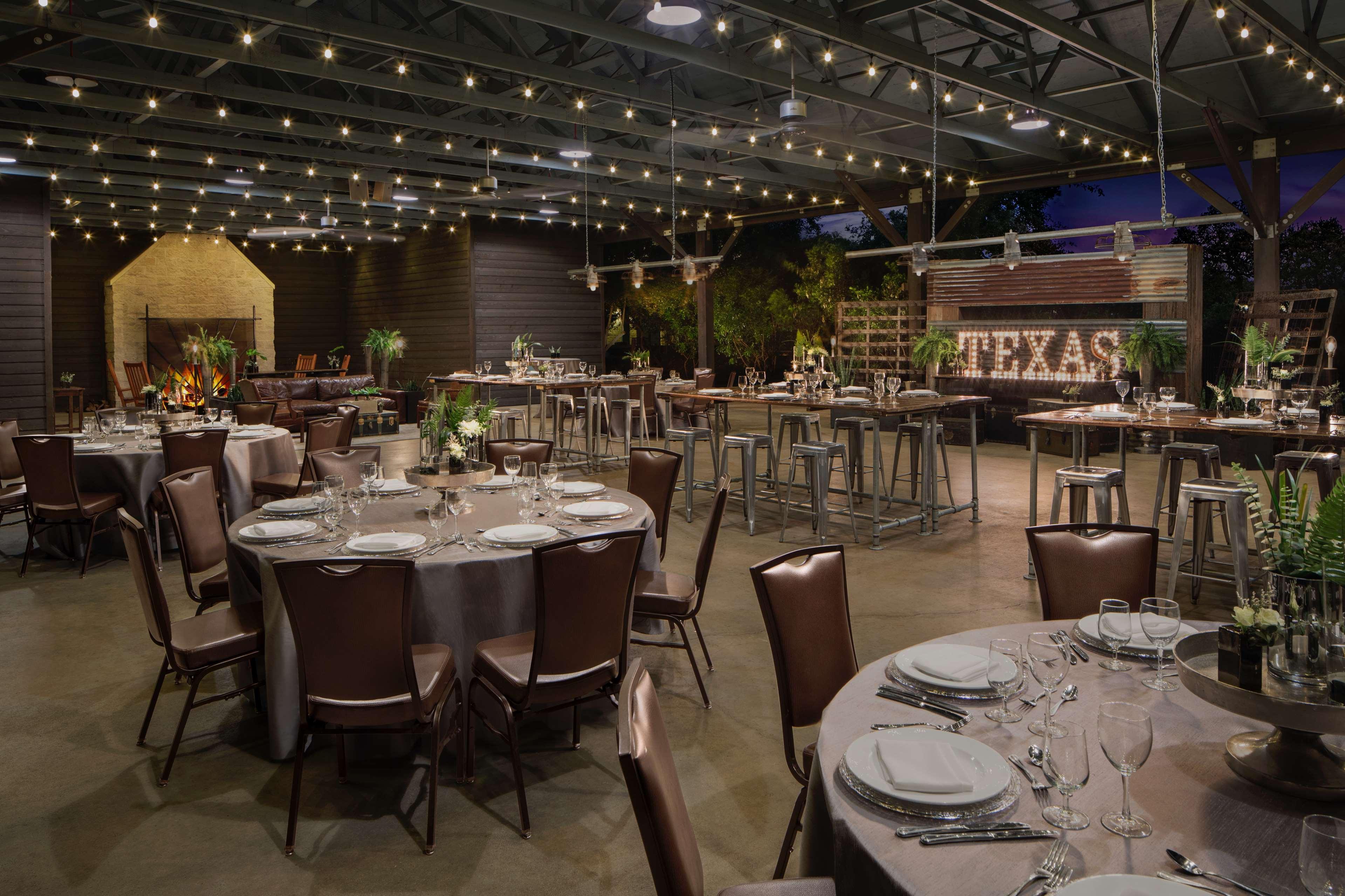 Hyatt Regency Hill Country & Hotel