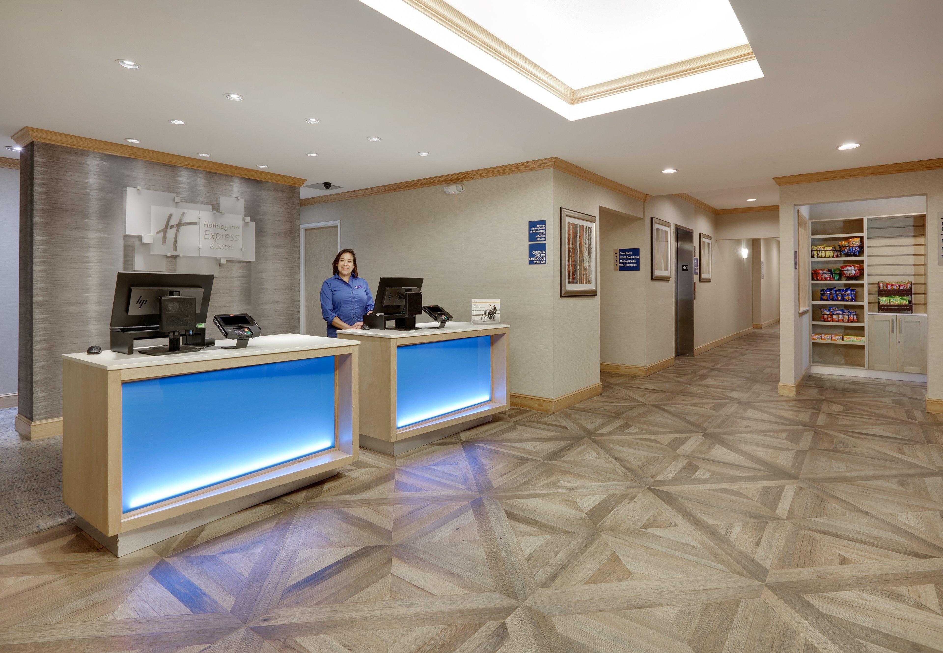 Express & Brooks Base By Ihg Hotel