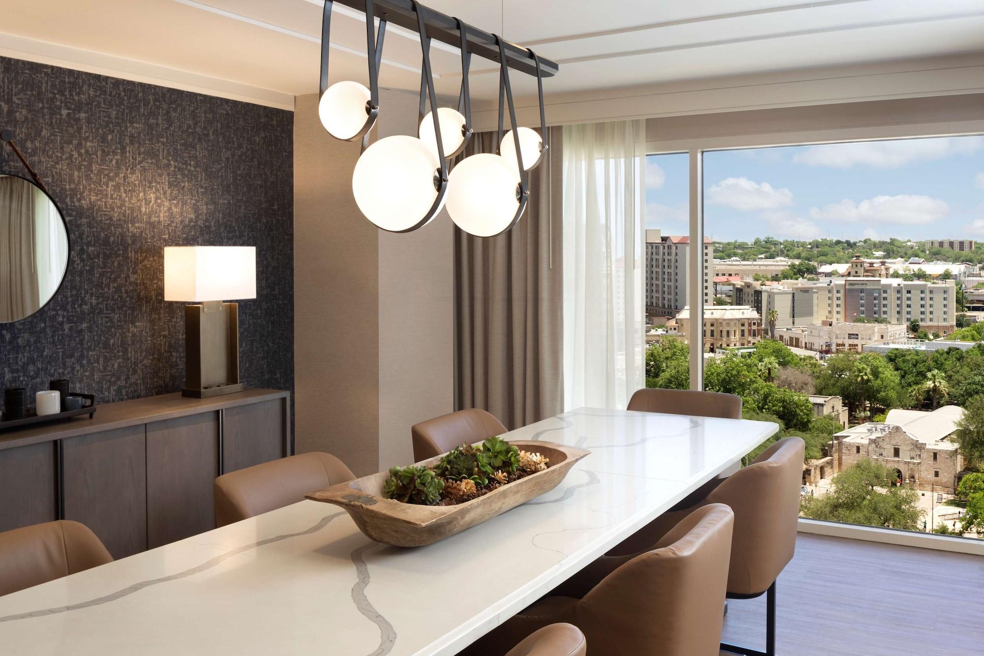 Hyatt Regency Riverwalk 4*