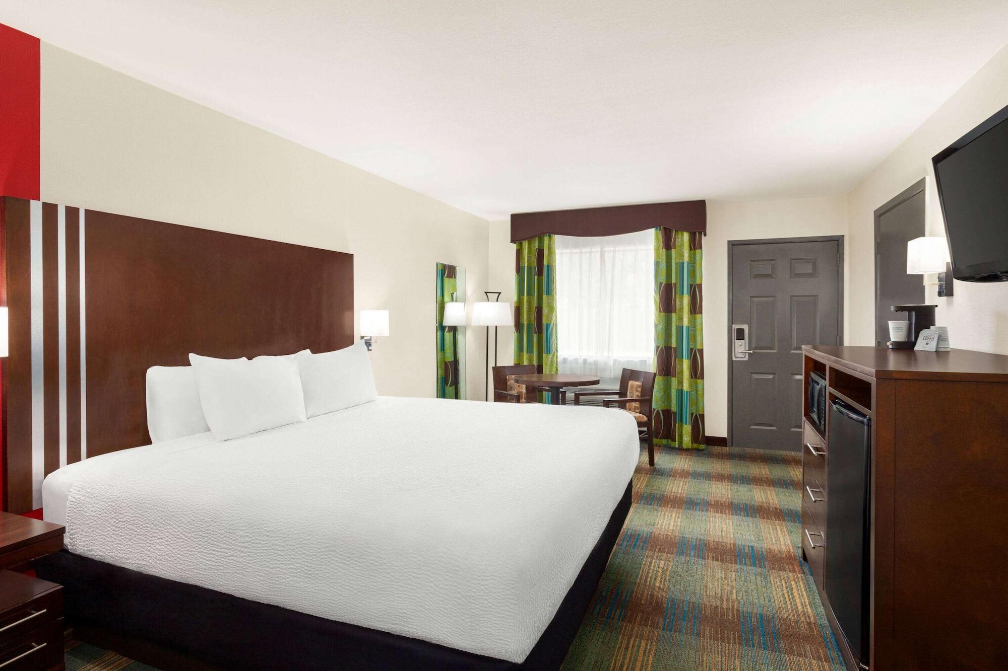 Ramada By Wyndham Near Seaworld - Lackland Afb