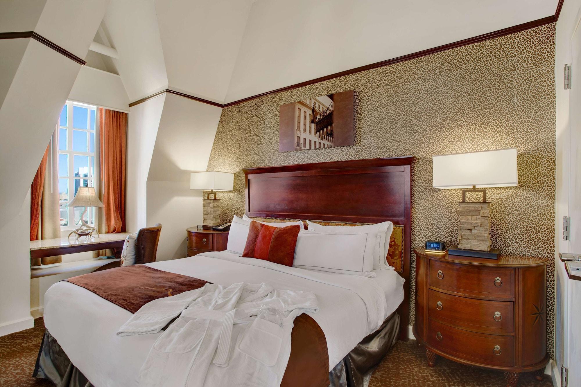 The Emily Morgan - A Doubletree By Hilton Hotel