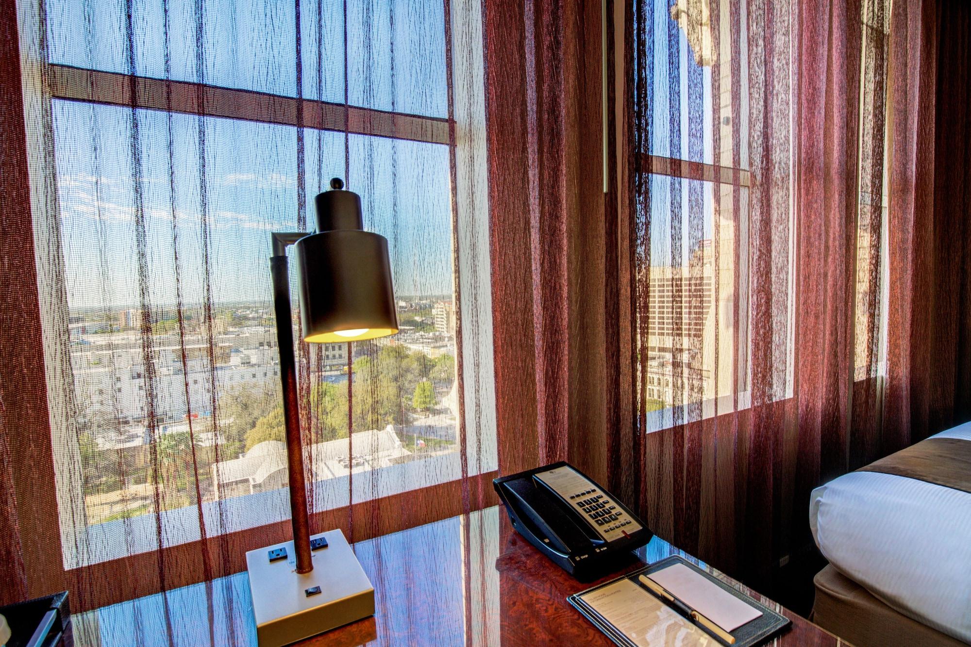 The Emily Morgan - A Doubletree By Hilton 4*