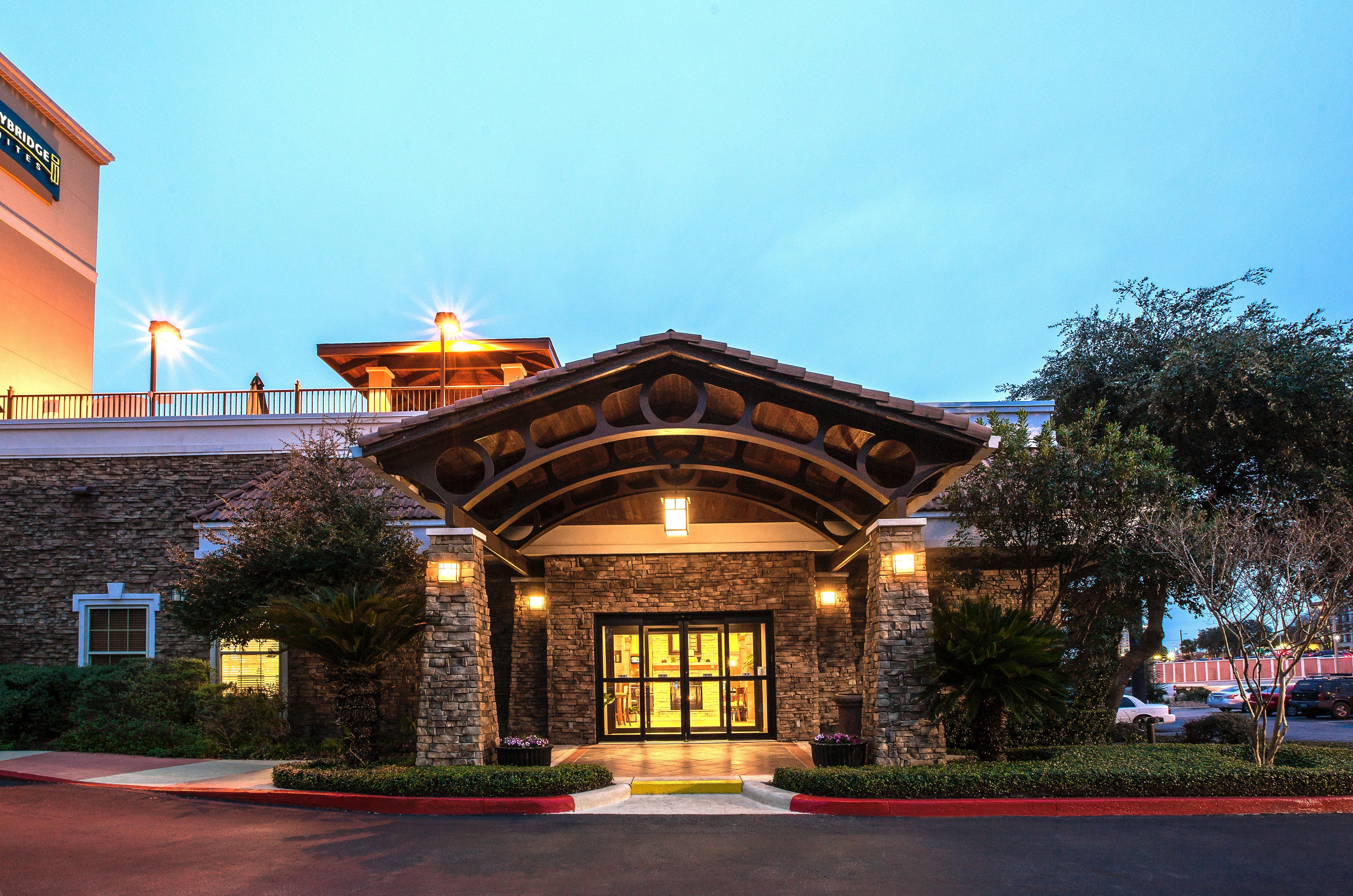 Staybridge Airport By Ihg Hotel 3*
