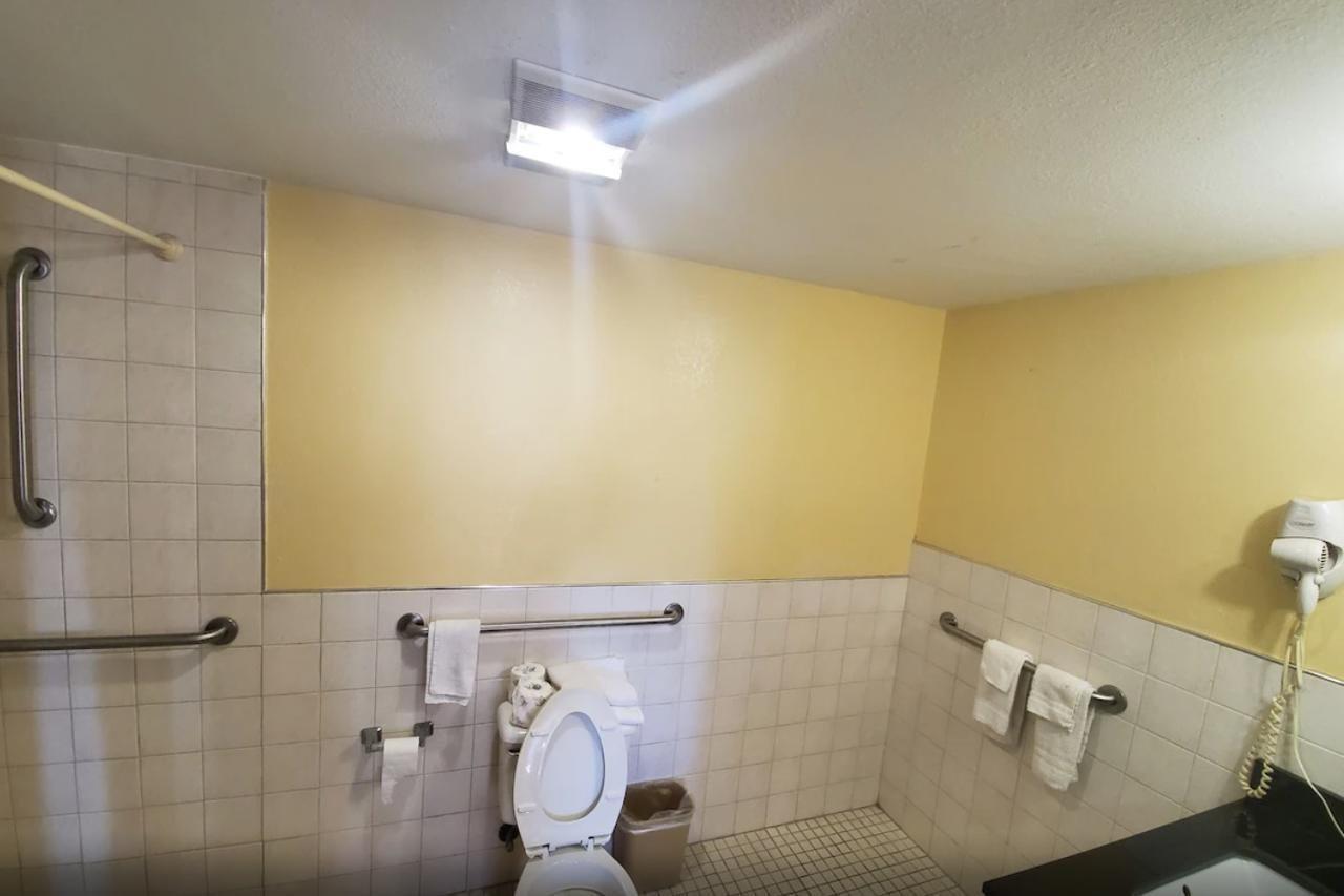 Americas Value - At&t Center/fort Sam Houston Hotel 2*
