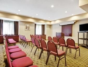 Super 8 By Wyndham Airport North 2*
