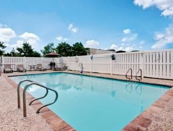 Super 8 By Wyndham Airport North Hotel 2*
