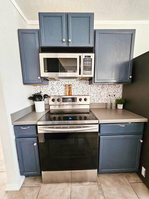 4 Bdr Near Lackland Afb/seaworld/pool Table * San Antonio